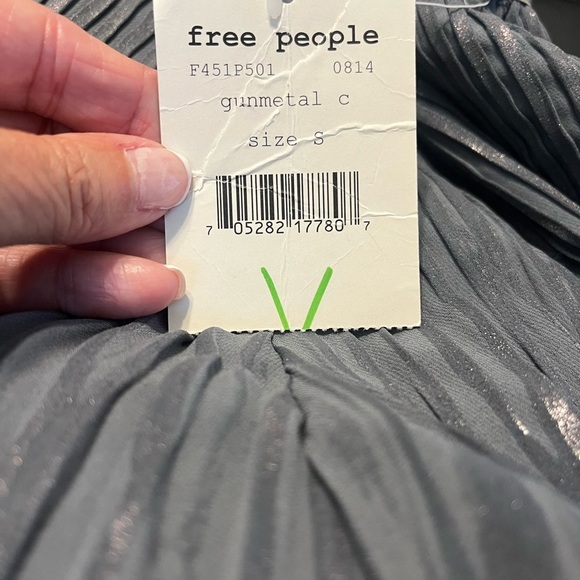 Free People Crinkle Pleated Gunmetal Foil Skort Sz S NWT - Picture 4 of 9